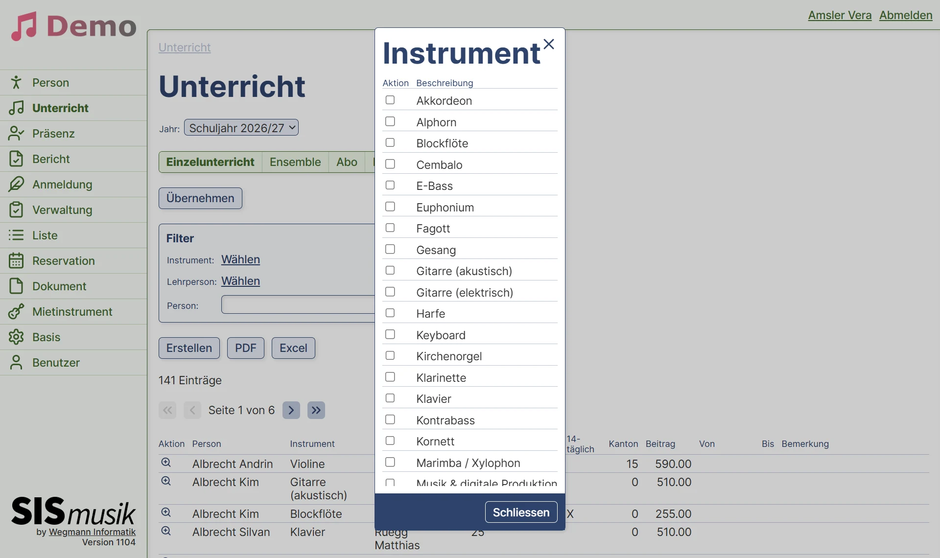 Der Auswahldialog Instrument über der Seite Unterricht: eine Liste von Akkordeon bis Posaune, jede Zeile mit einem Häkchen, unten der Knopf Schliessen.