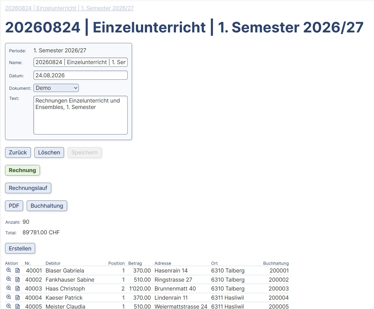 Ein Rechnungslauf mit Periode, Name, Datum, Vorlage und Text, den Knöpfen PDF und Buchhaltung, Anzahl 90 und Total, darunter die Rechnungen mit Nummer, Debitor, Positionen und Betrag.